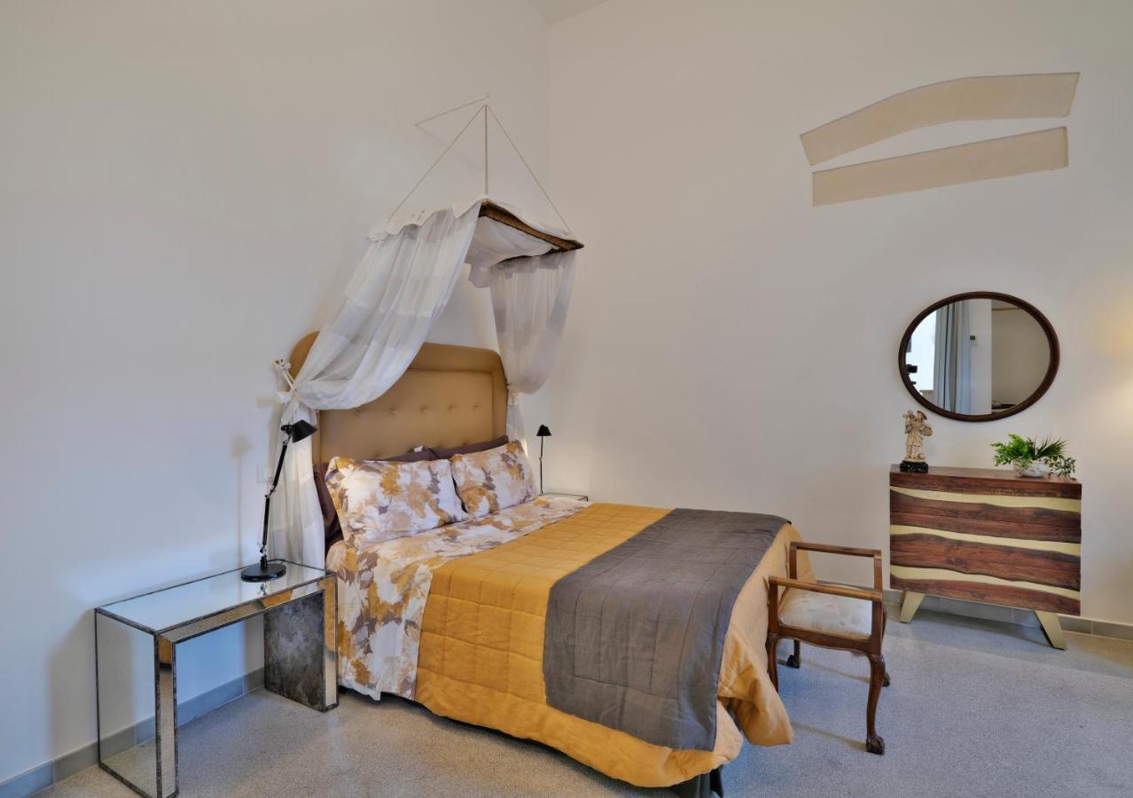Palazzo Rollo Bed & Breakfast เลชเช ภายนอก รูปภาพ