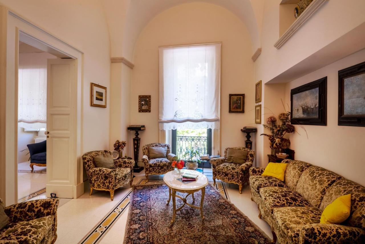 Palazzo Rollo Bed & Breakfast เลชเช ภายนอก รูปภาพ
