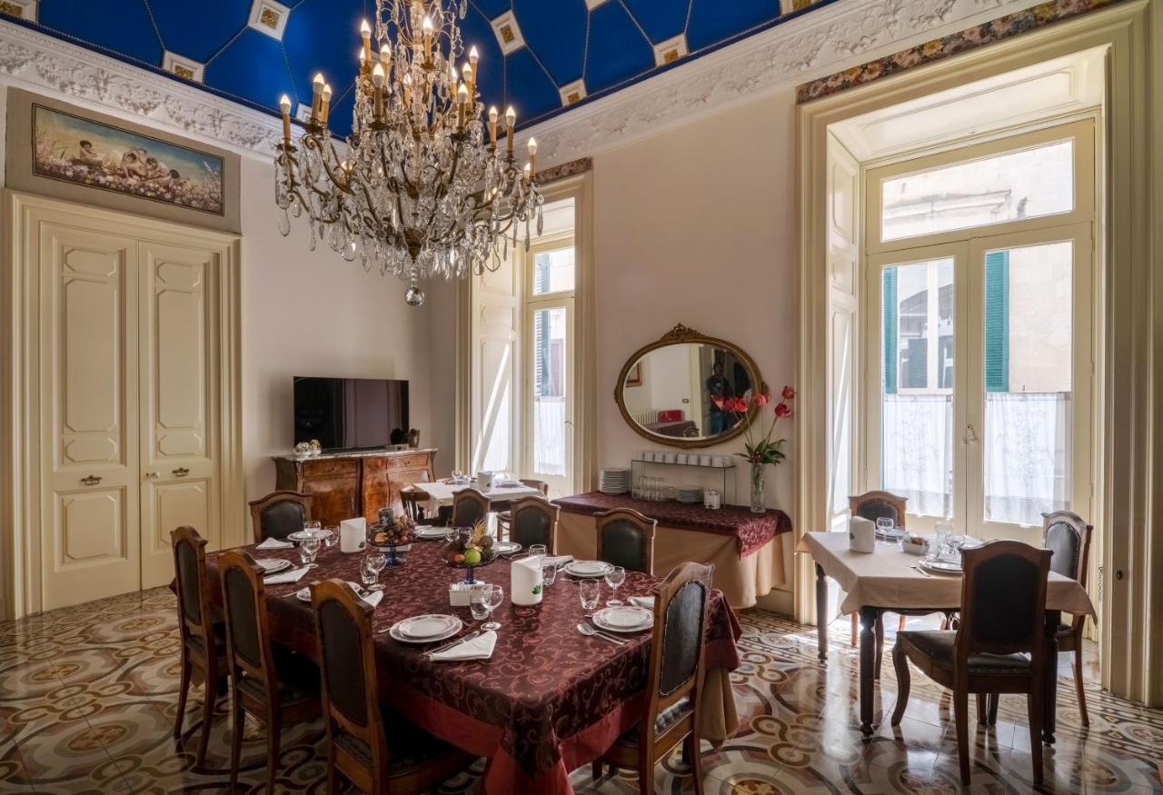 Palazzo Rollo Bed & Breakfast เลชเช ภายนอก รูปภาพ