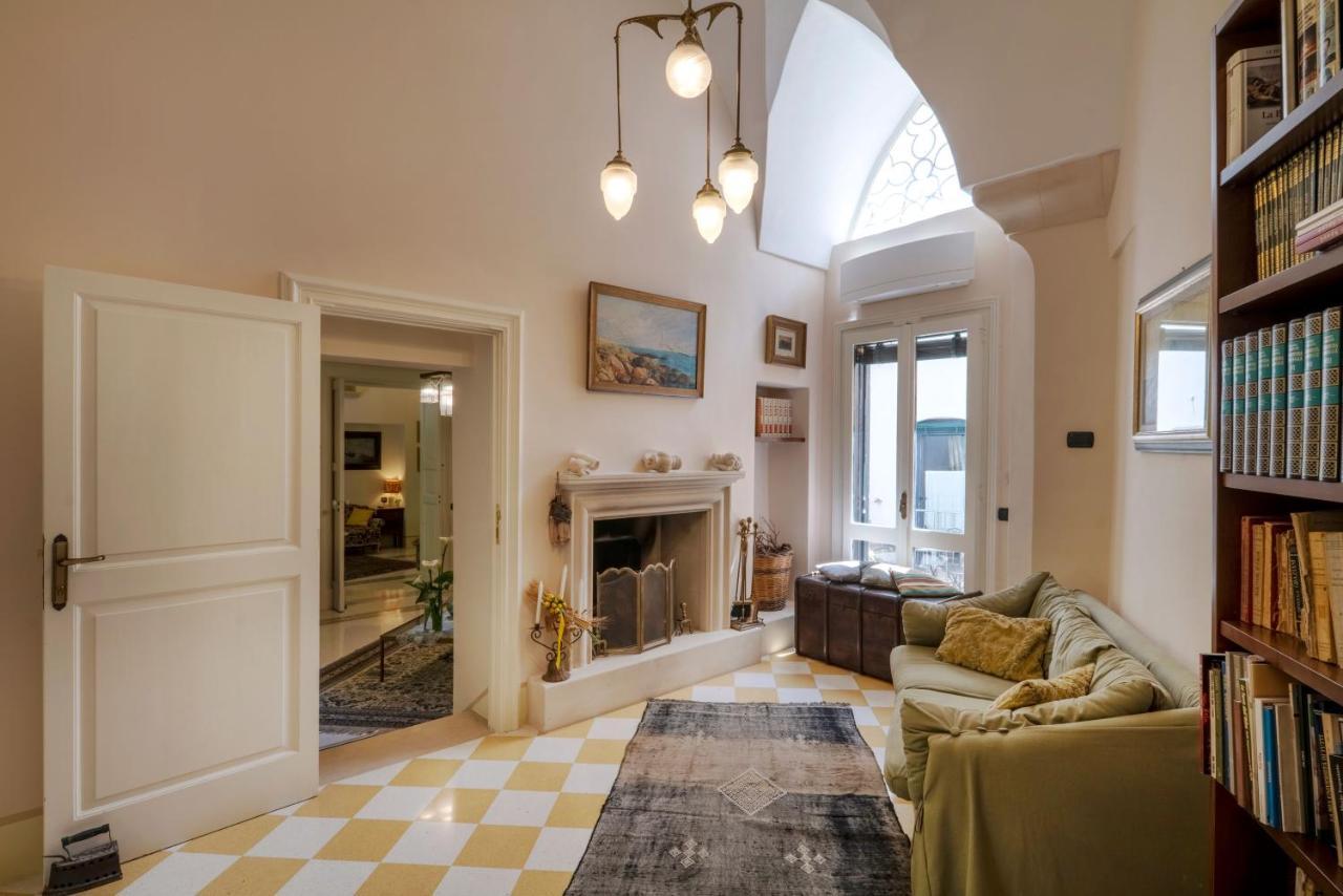 Palazzo Rollo Bed & Breakfast เลชเช ภายนอก รูปภาพ
