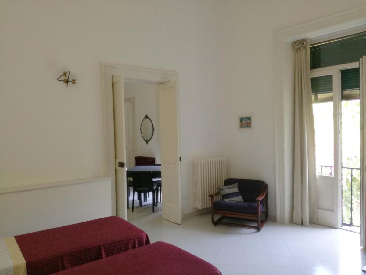 Palazzo Rollo Bed & Breakfast เลชเช ภายนอก รูปภาพ
