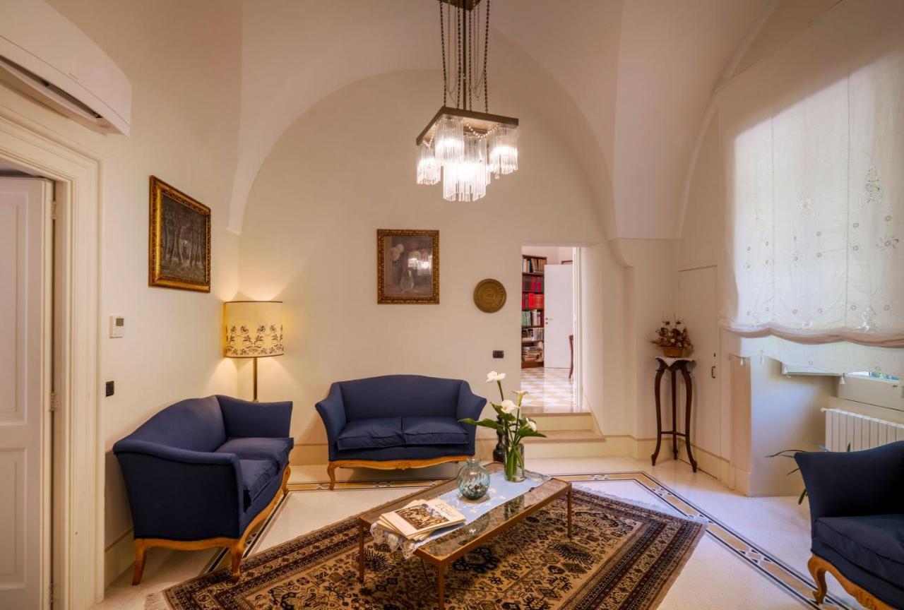 Palazzo Rollo Bed & Breakfast เลชเช ภายนอก รูปภาพ