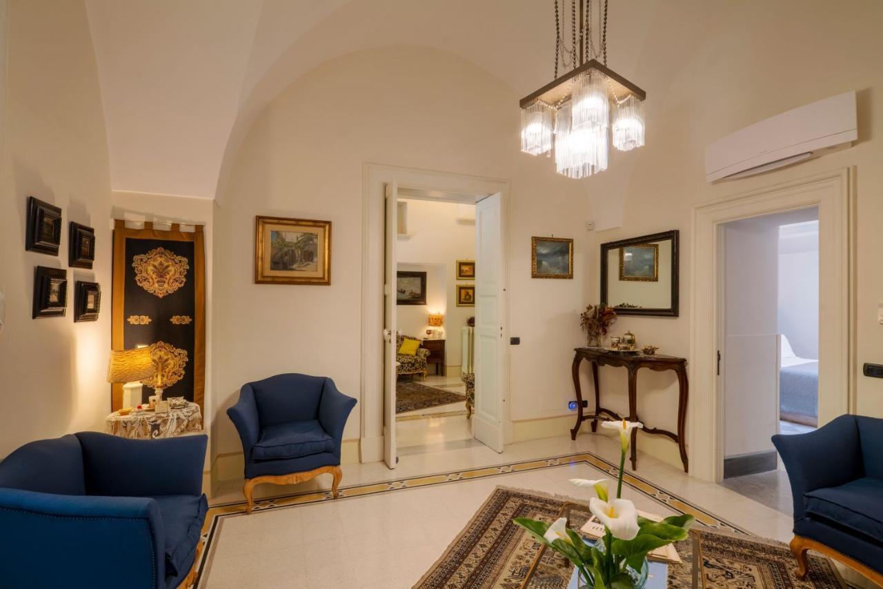 Palazzo Rollo Bed & Breakfast เลชเช ภายนอก รูปภาพ
