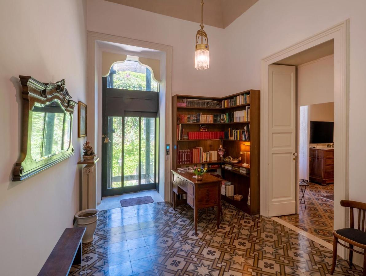 Palazzo Rollo Bed & Breakfast เลชเช ภายนอก รูปภาพ
