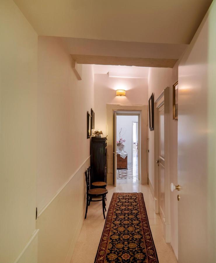 Palazzo Rollo Bed & Breakfast เลชเช ภายนอก รูปภาพ