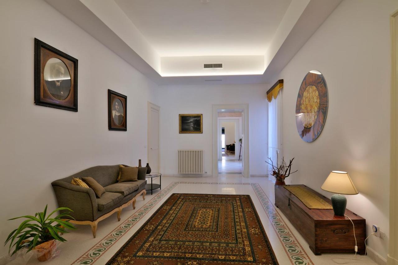 Palazzo Rollo Bed & Breakfast เลชเช ภายนอก รูปภาพ