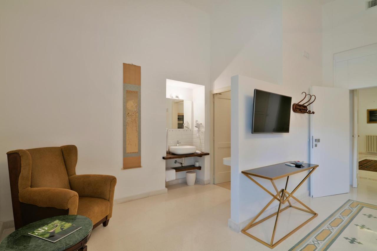 Palazzo Rollo Bed & Breakfast เลชเช ภายนอก รูปภาพ