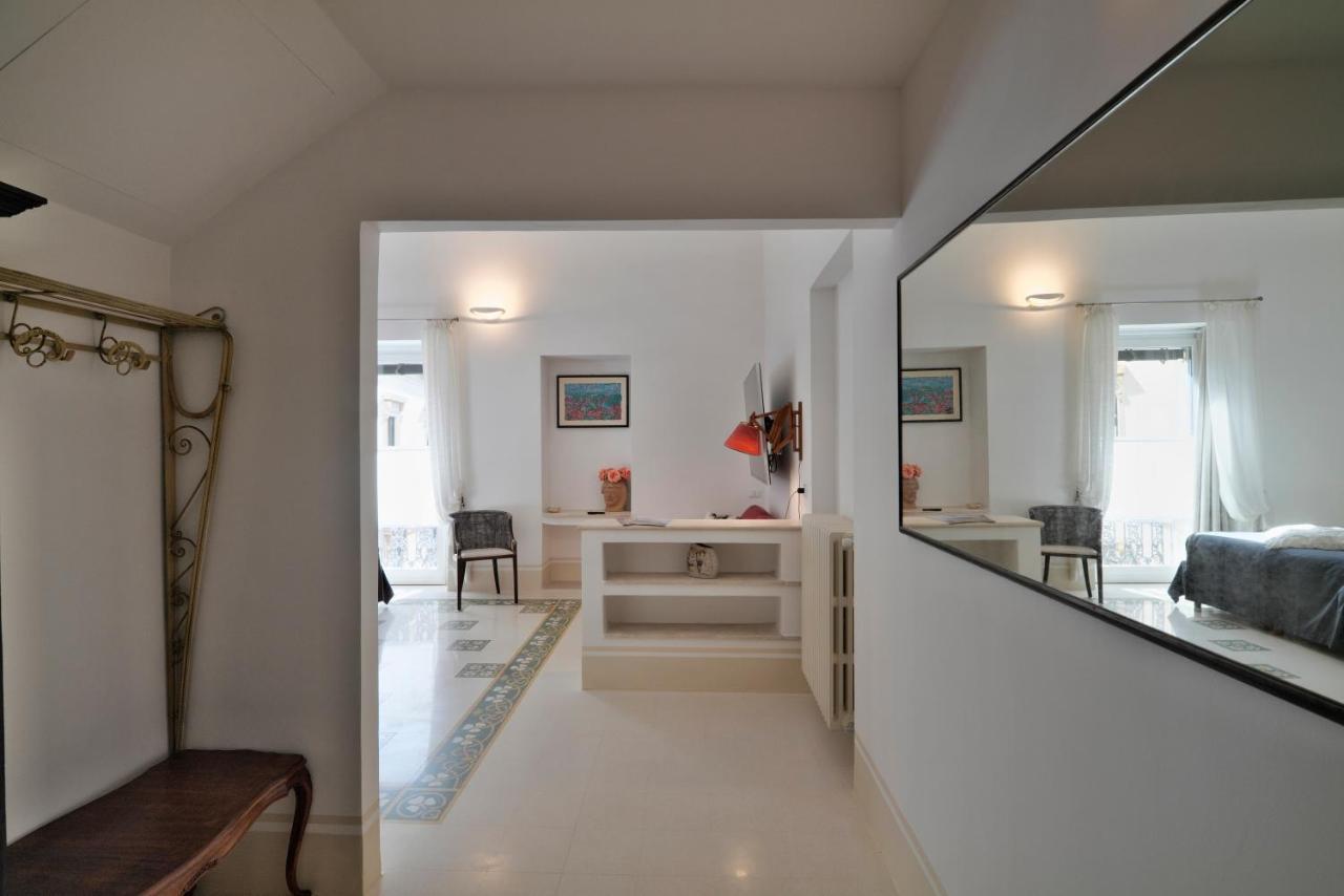 Palazzo Rollo Bed & Breakfast เลชเช ภายนอก รูปภาพ
