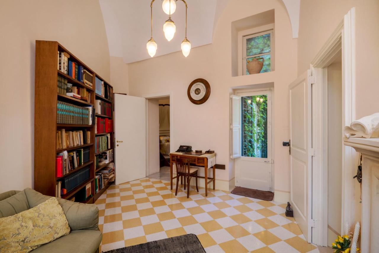 Palazzo Rollo Bed & Breakfast เลชเช ภายนอก รูปภาพ