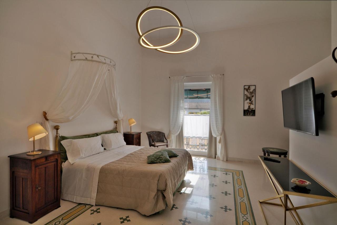 Palazzo Rollo Bed & Breakfast เลชเช ภายนอก รูปภาพ