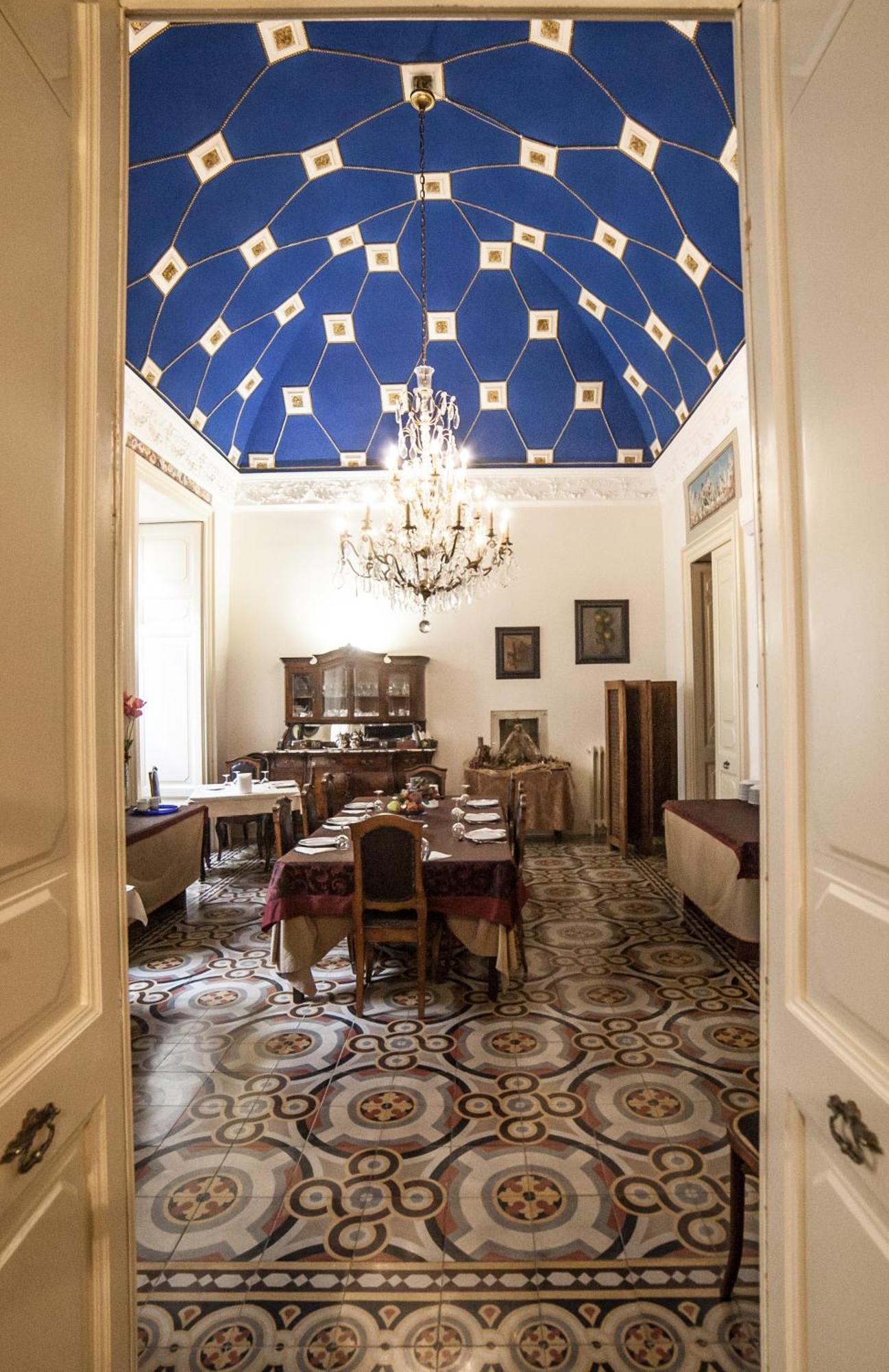 Palazzo Rollo Bed & Breakfast เลชเช ภายนอก รูปภาพ
