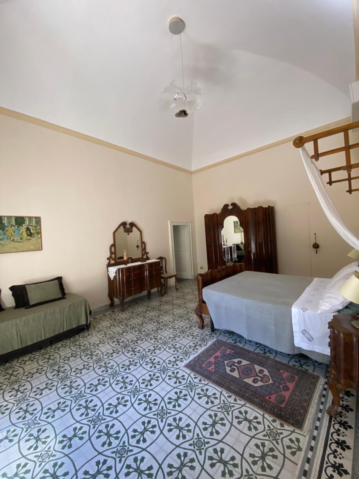Palazzo Rollo Bed & Breakfast เลชเช ภายนอก รูปภาพ