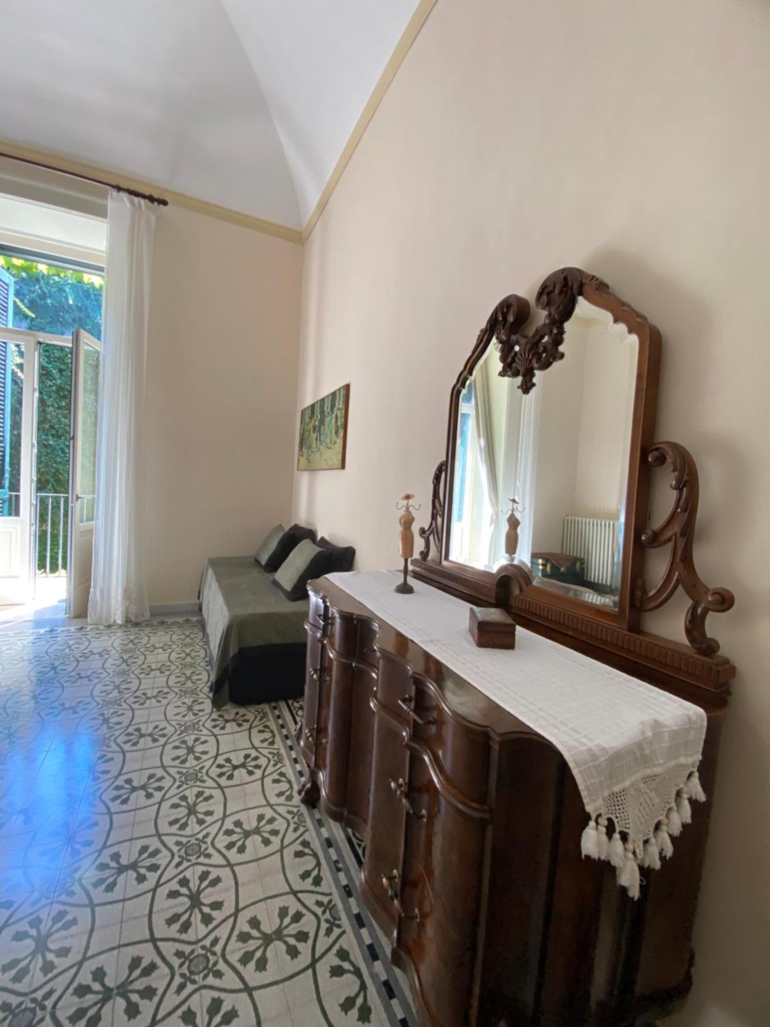 Palazzo Rollo Bed & Breakfast เลชเช ภายนอก รูปภาพ