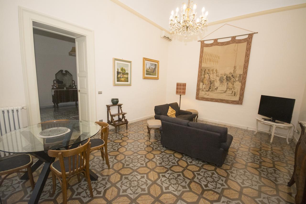 Palazzo Rollo Bed & Breakfast เลชเช ภายนอก รูปภาพ